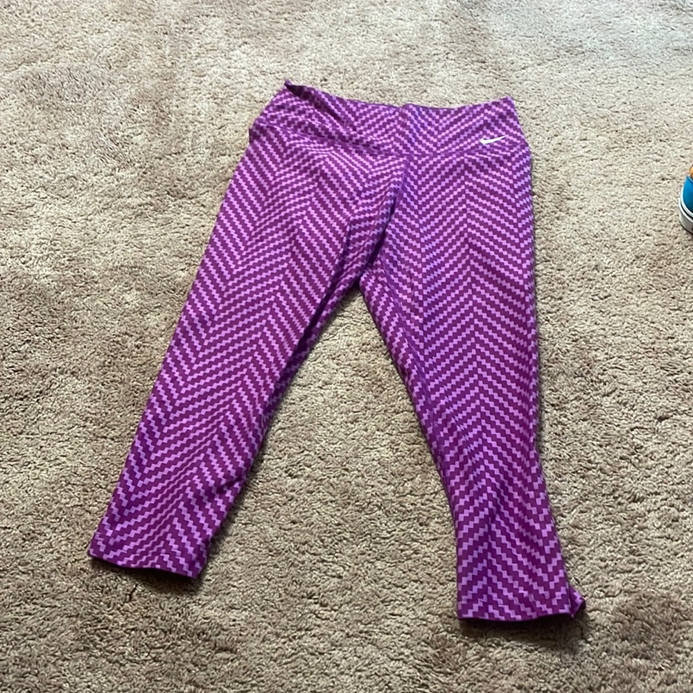 Nike compression leggings Dri-fit size small purple with pattern 3 quarter lengt